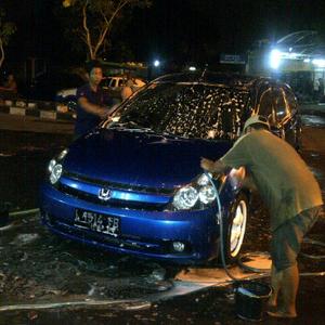 Detail Cuci Mobil Malam Nomer 42