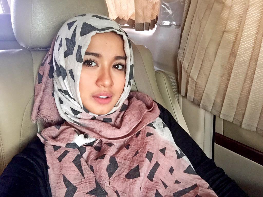 Detail Cwe Cantik Berjilbab Nomer 59