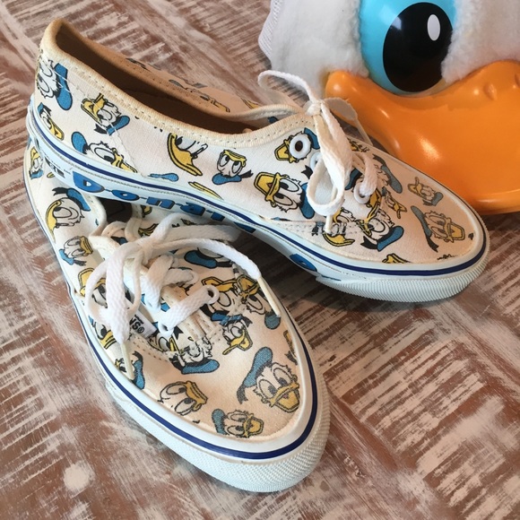 Detail Daffy Duck Vans Nomer 27