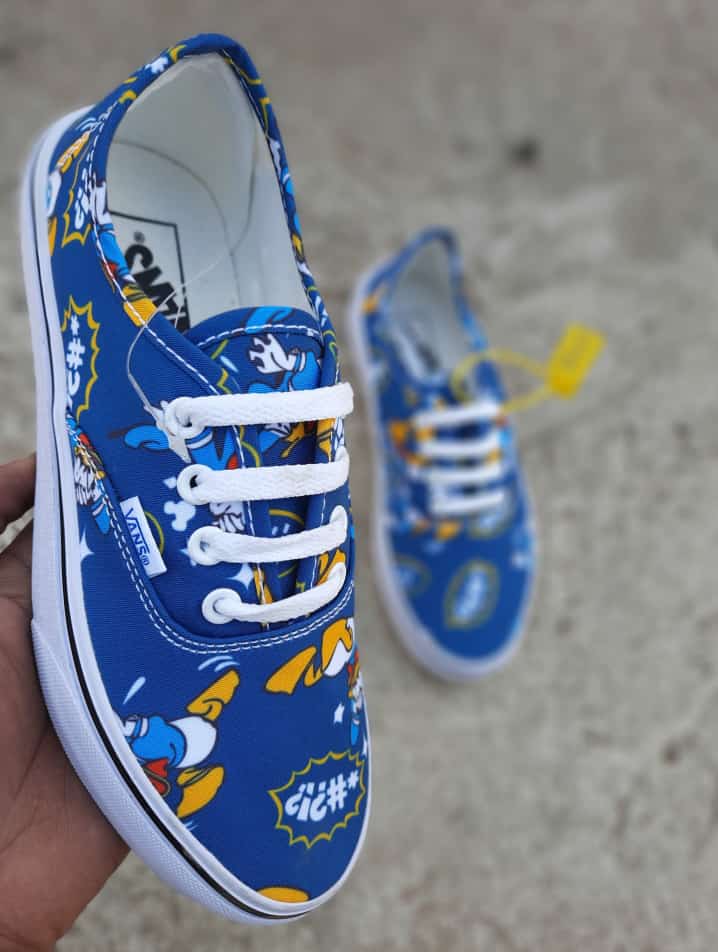 Detail Daffy Duck Vans Nomer 55