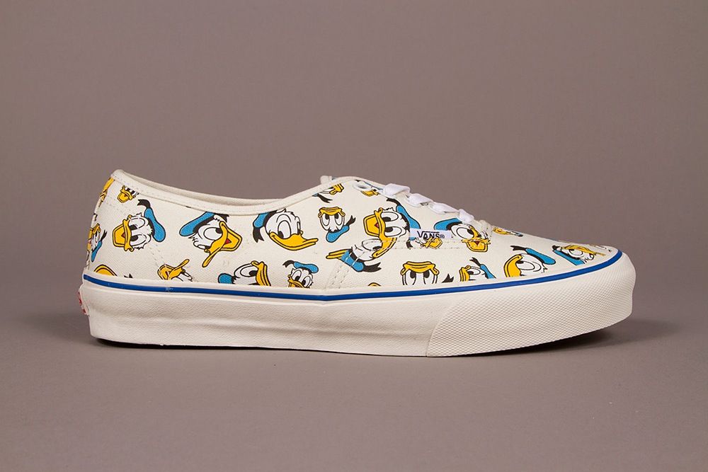Detail Daffy Duck Vans Nomer 7