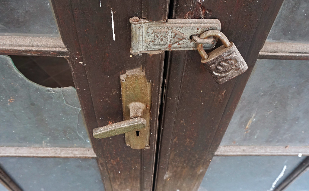 Detail Gambar Pintu Tertutup Nomer 5