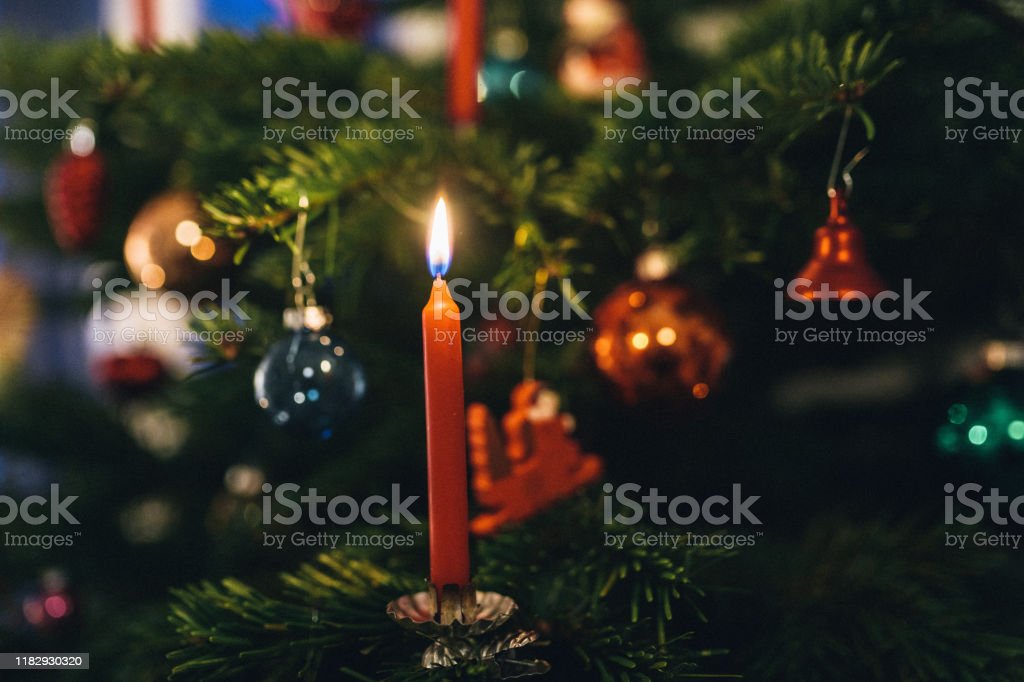 Detail Gambar Pohon Natal Dan Lilin Nomer 14