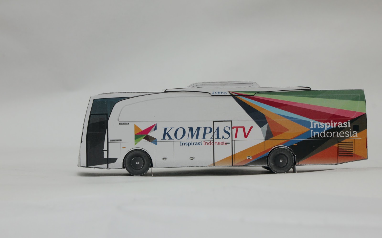 Detail Gambar Pola Face Belakang Jetbus Design Bus Karoseri Adiputro Nomer 31