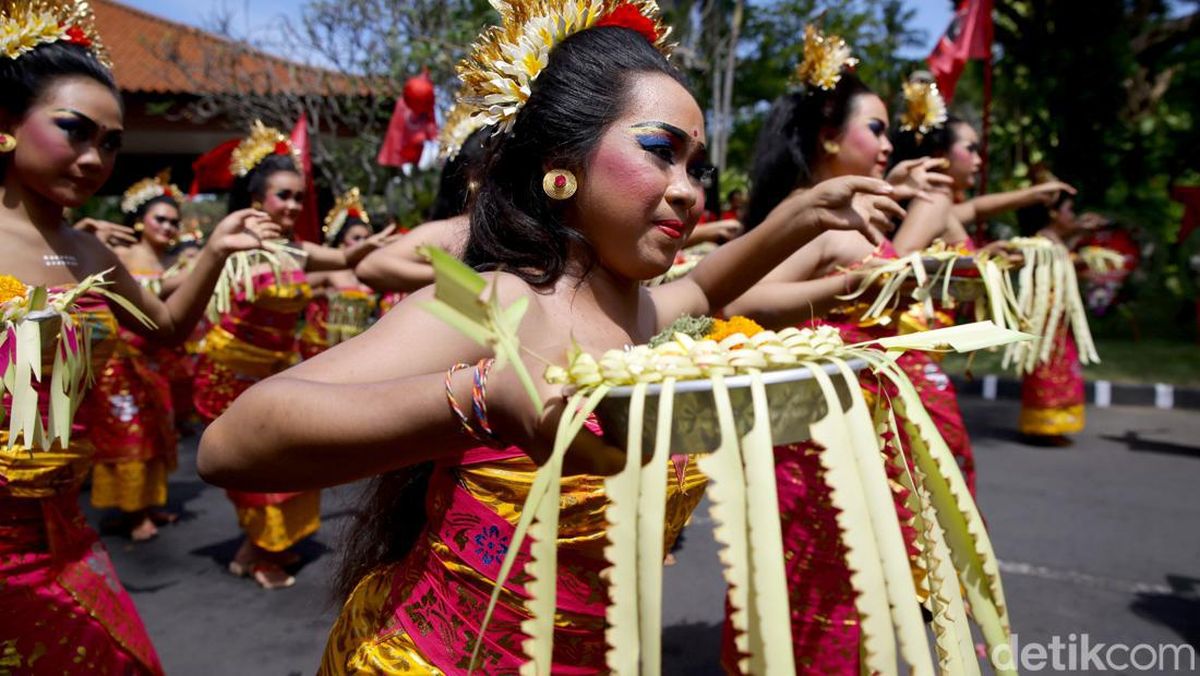 Detail Gambar Pola Lantai Tari Pendet Bali Nomer 34