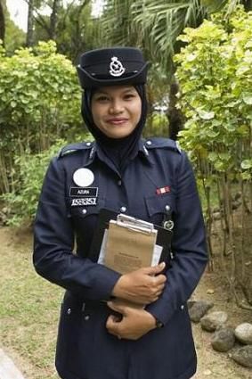 Detail Gambar Police Woman Nomer 16