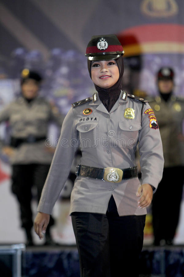 Detail Gambar Police Woman Nomer 20