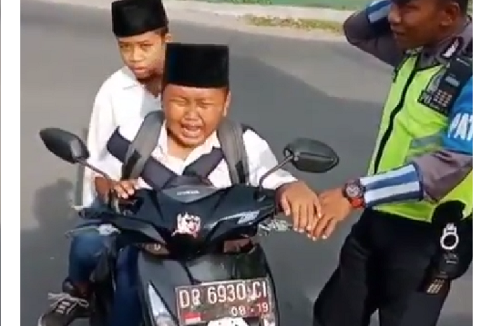 Detail Gambar Polisi Lucu Nomer 2