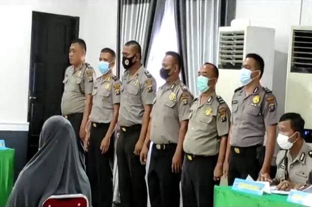 Detail Gambar Polisi Membawa Tahanan Nomer 39