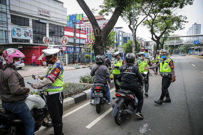 Detail Gambar Polisi Nilang Nomer 22