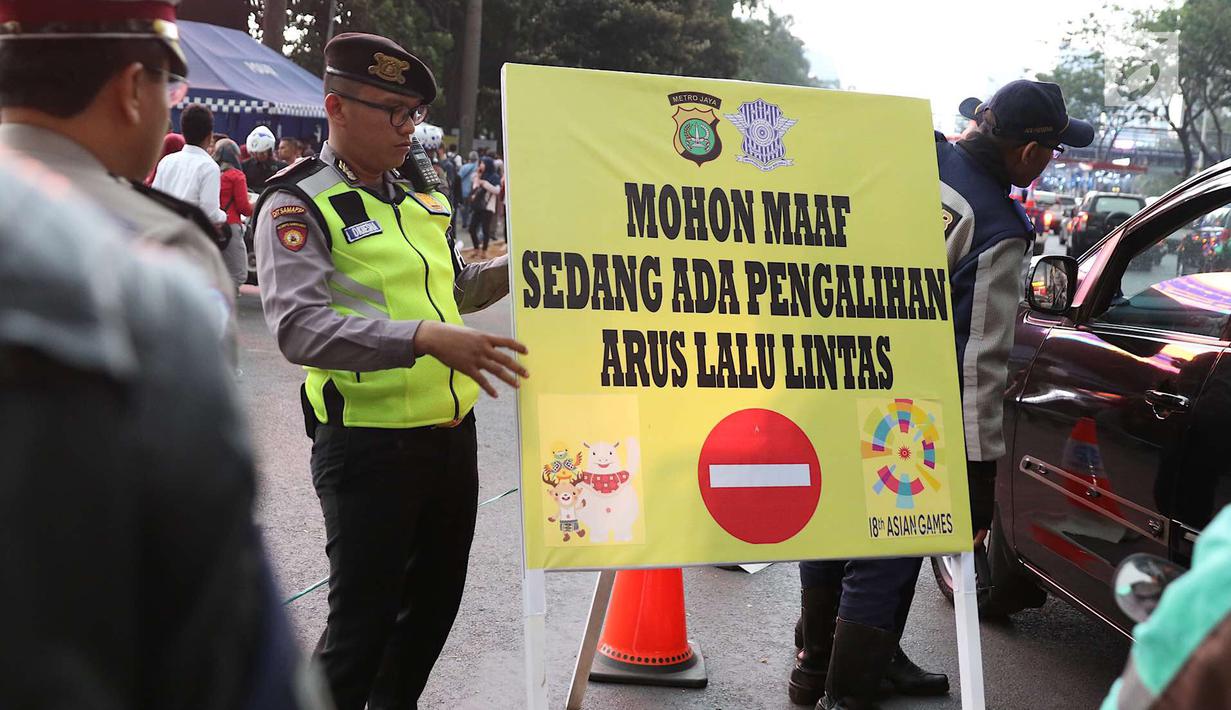 Detail Gambar Polisi Sedang Mengatur Lalu Lintas Nomer 33