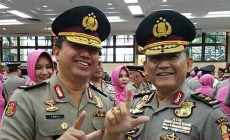 Detail Gambar Polisi Tinggi Nomer 28