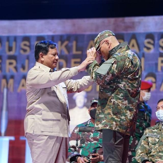 Detail Gambar Prabowo Pakai Seragam Militer Nomer 52