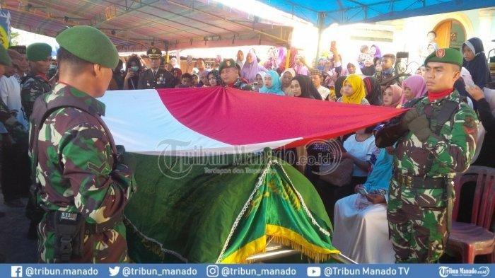 Detail Gambar Prajurit Menangis Didepan Kubur Nomer 20