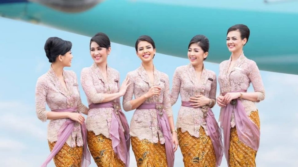 Detail Gambar Pramugari Garuda Indonesia Nomer 8