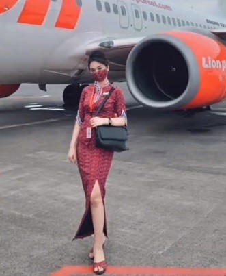 Detail Gambar Pramugari Lion Air Nomer 9