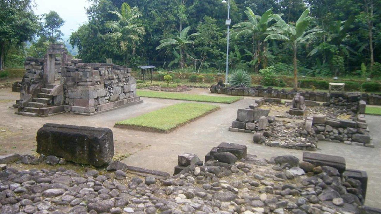 Detail Gambar Prasasti Canggal Gambar Candi Mendut Nomer 6