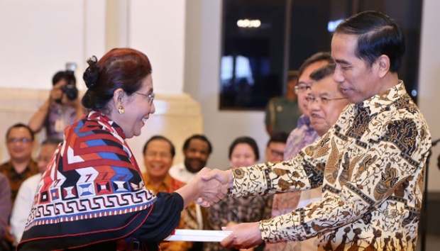 Detail Gambar Presiden Jokowi Gambar Menteri Susi Nomer 9