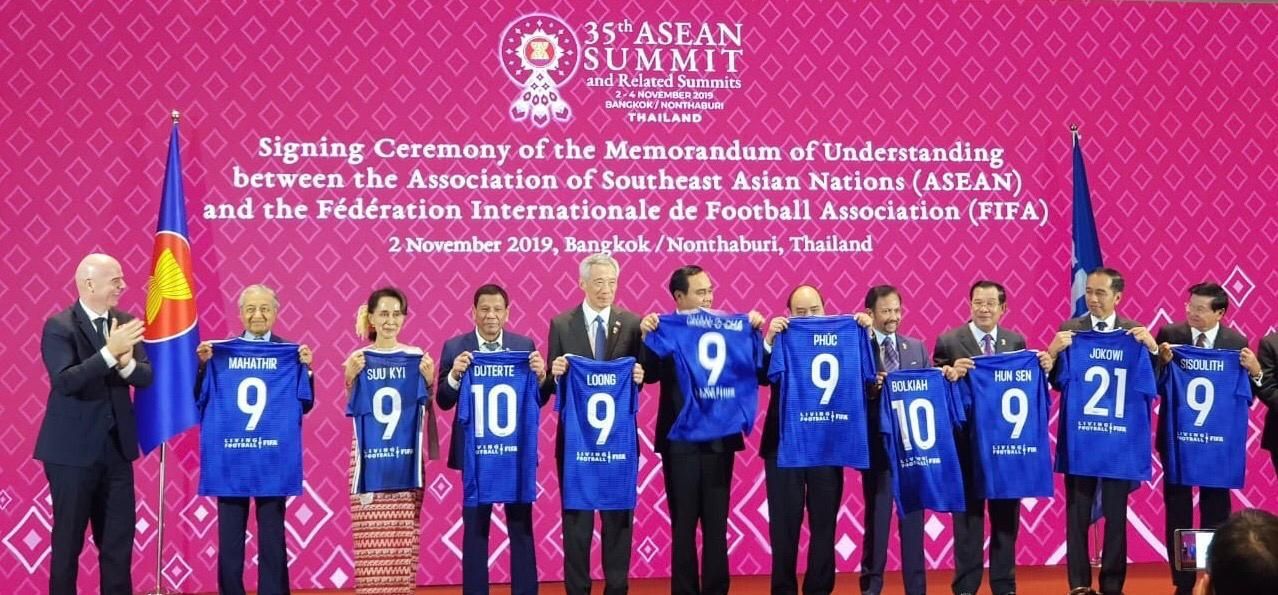 Detail Gambar Presiden Jokowi Gambar Pemain Bola Nomer 18