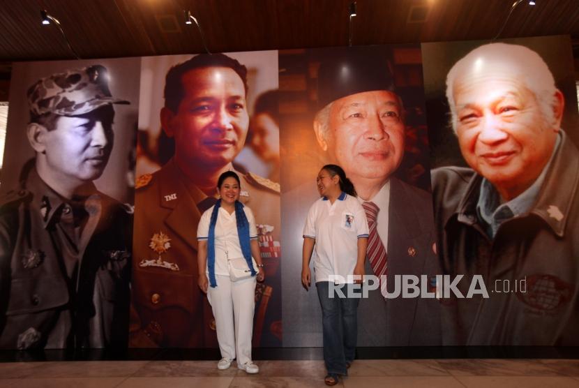 Detail Gambar Presiden Soeharto Nomer 38