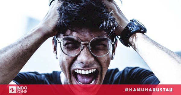 Detail Gambar Pria Yang Menutup Mulutnya Dengan Tangan Nomer 37
