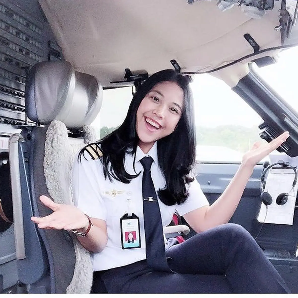 Detail Gambar Profesi Gambar Profesi Pilot Perempuan Nomer 13