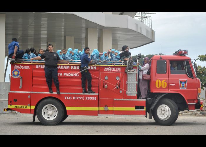Detail Gambar Profesi Pemadam Kebakaran Nomer 17