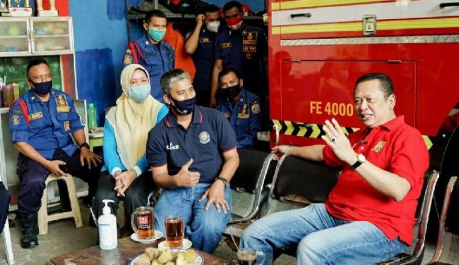 Detail Gambar Profesi Pemadam Kebakaran Nomer 30