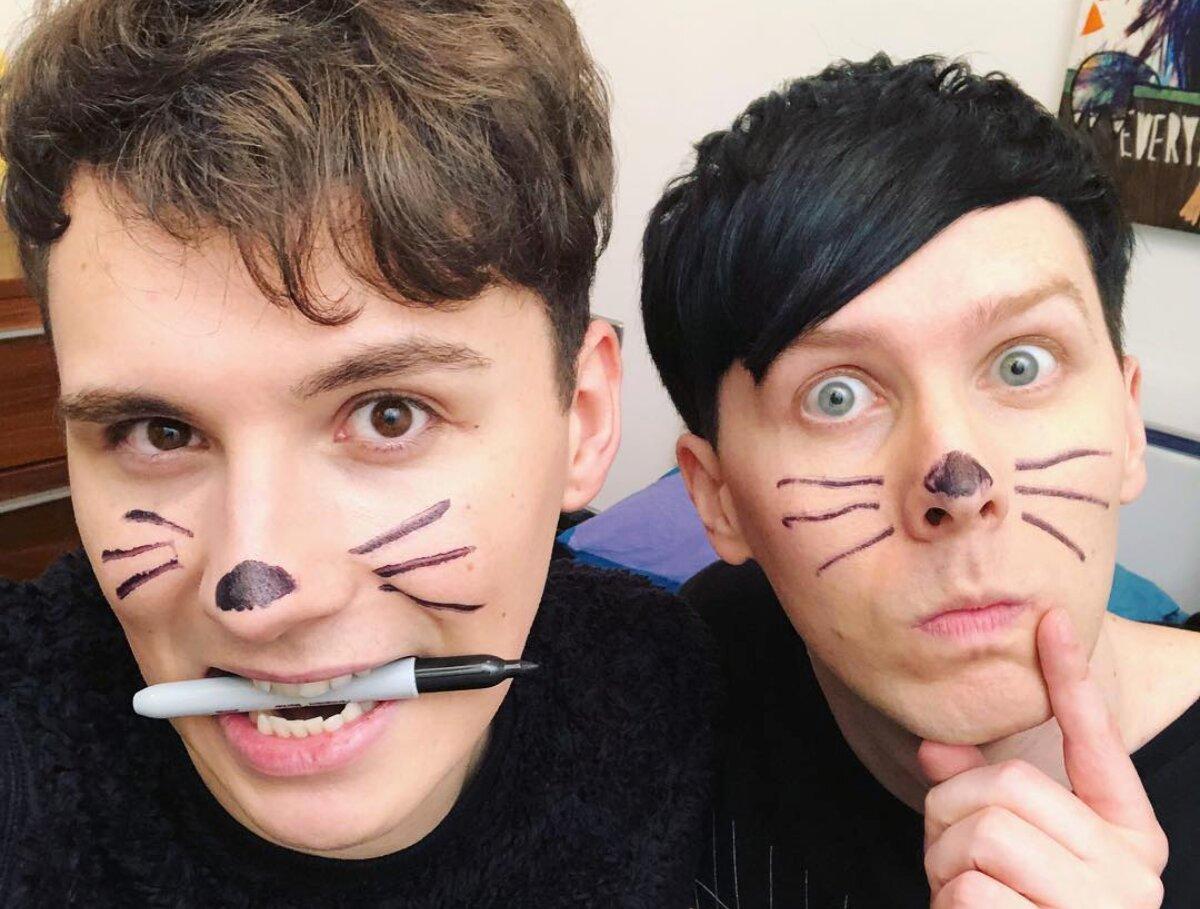 Detail Daniel Howell Phil Lester Nomer 26