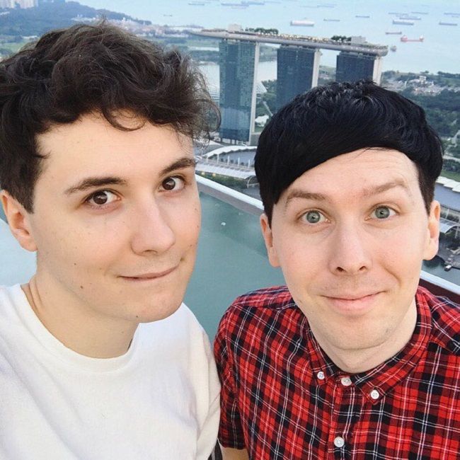 Detail Daniel Howell Phil Lester Nomer 54