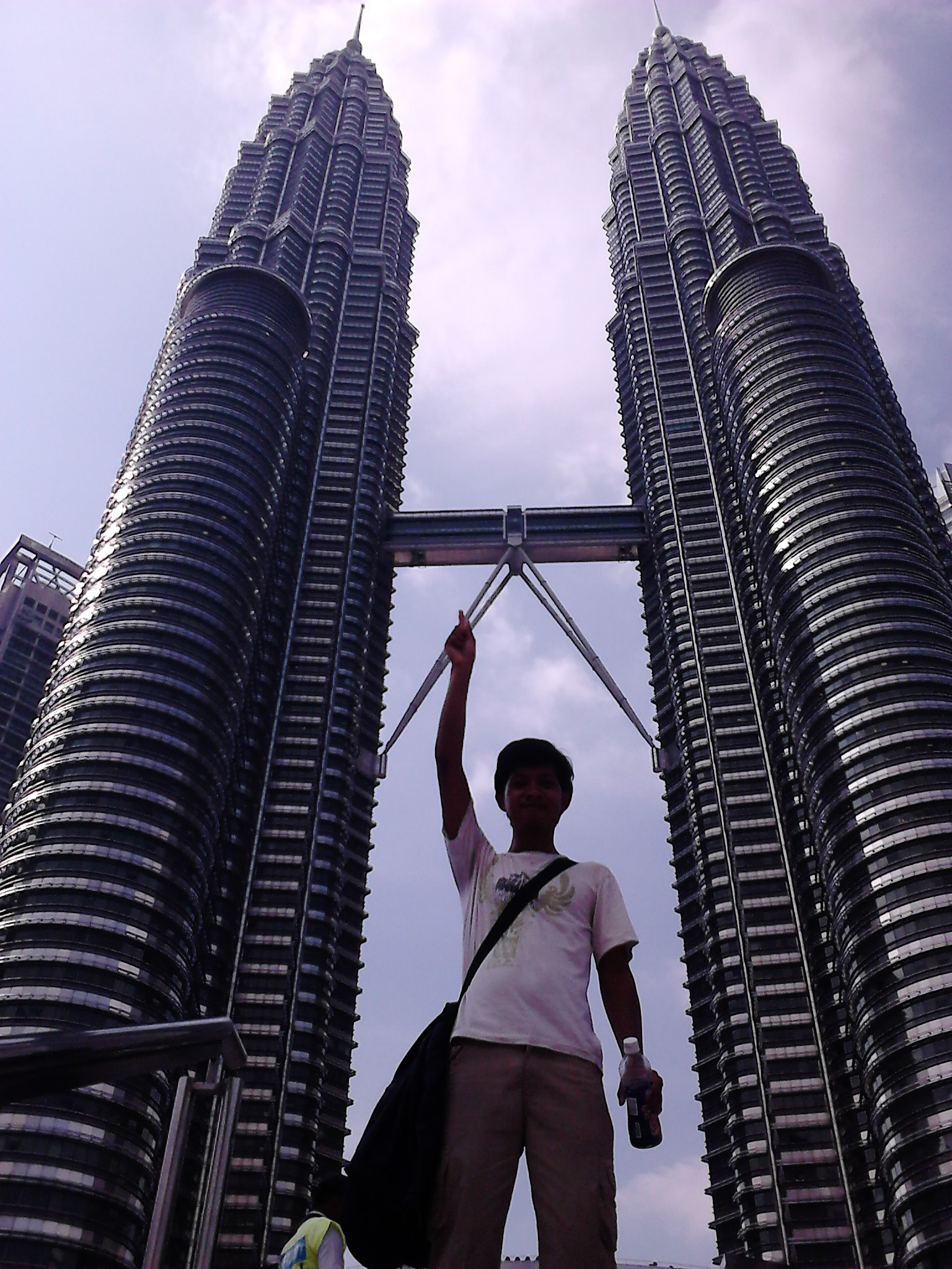 Detail Dari Bandara Kuala Lumpur Ke Menara Petronas Nomer 8