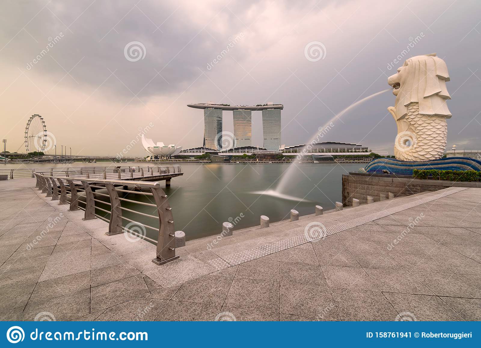 Detail Dari Merlion Park Ke Marina Bay Sands Nomer 44