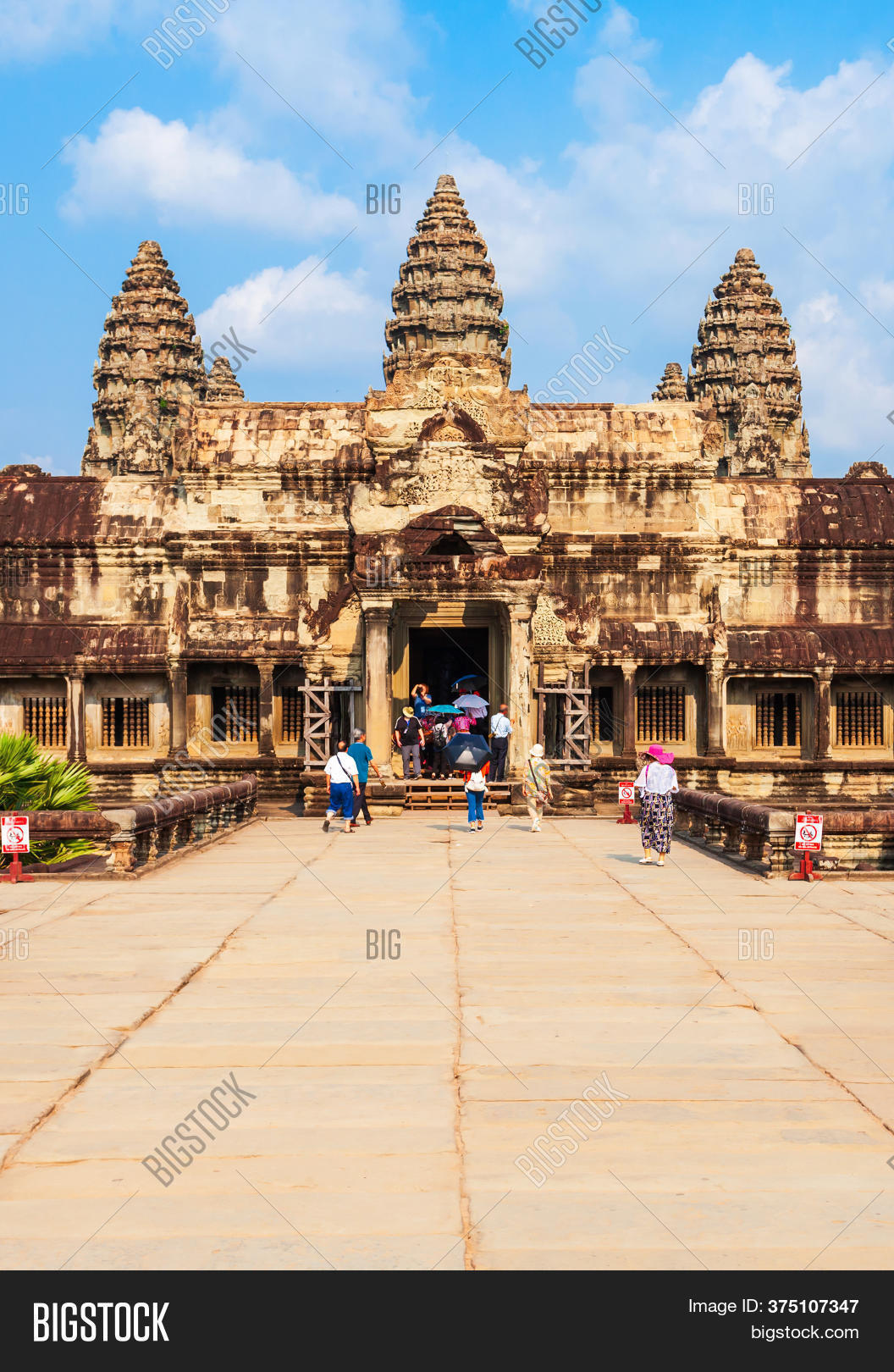 Detail Dari Phnom Penh Ke Angkor Wat Nomer 35