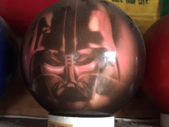 Detail Darth Vader Bowling Ball Nomer 2