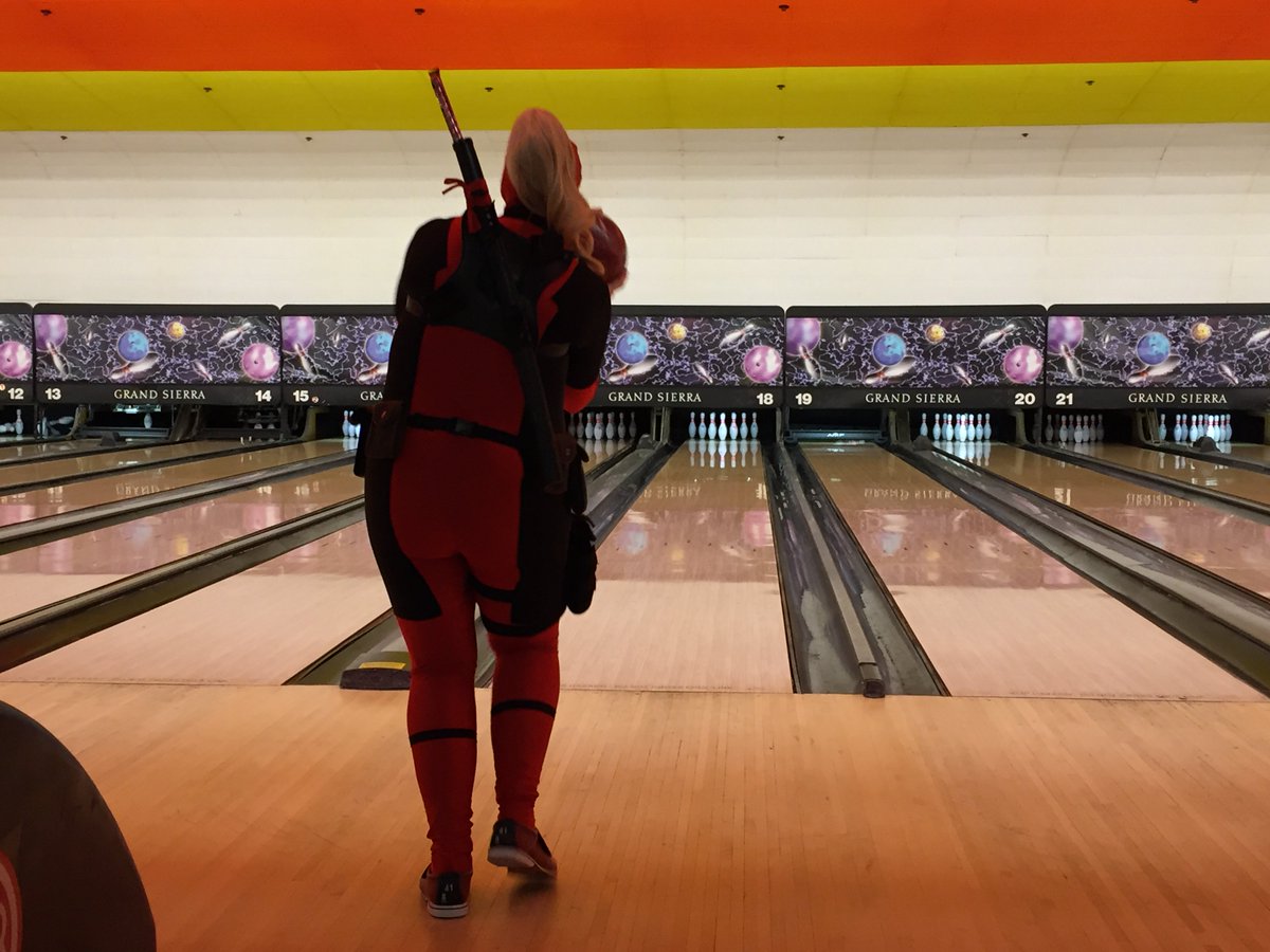 Detail Deadpool Bowling Ball Nomer 18