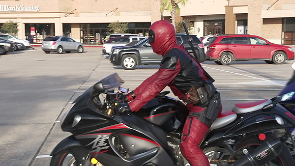 Detail Deadpool Motorcycle Mask Nomer 41