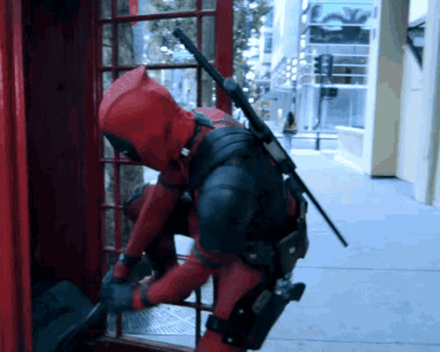Detail Deadpool Suitcase Nomer 14