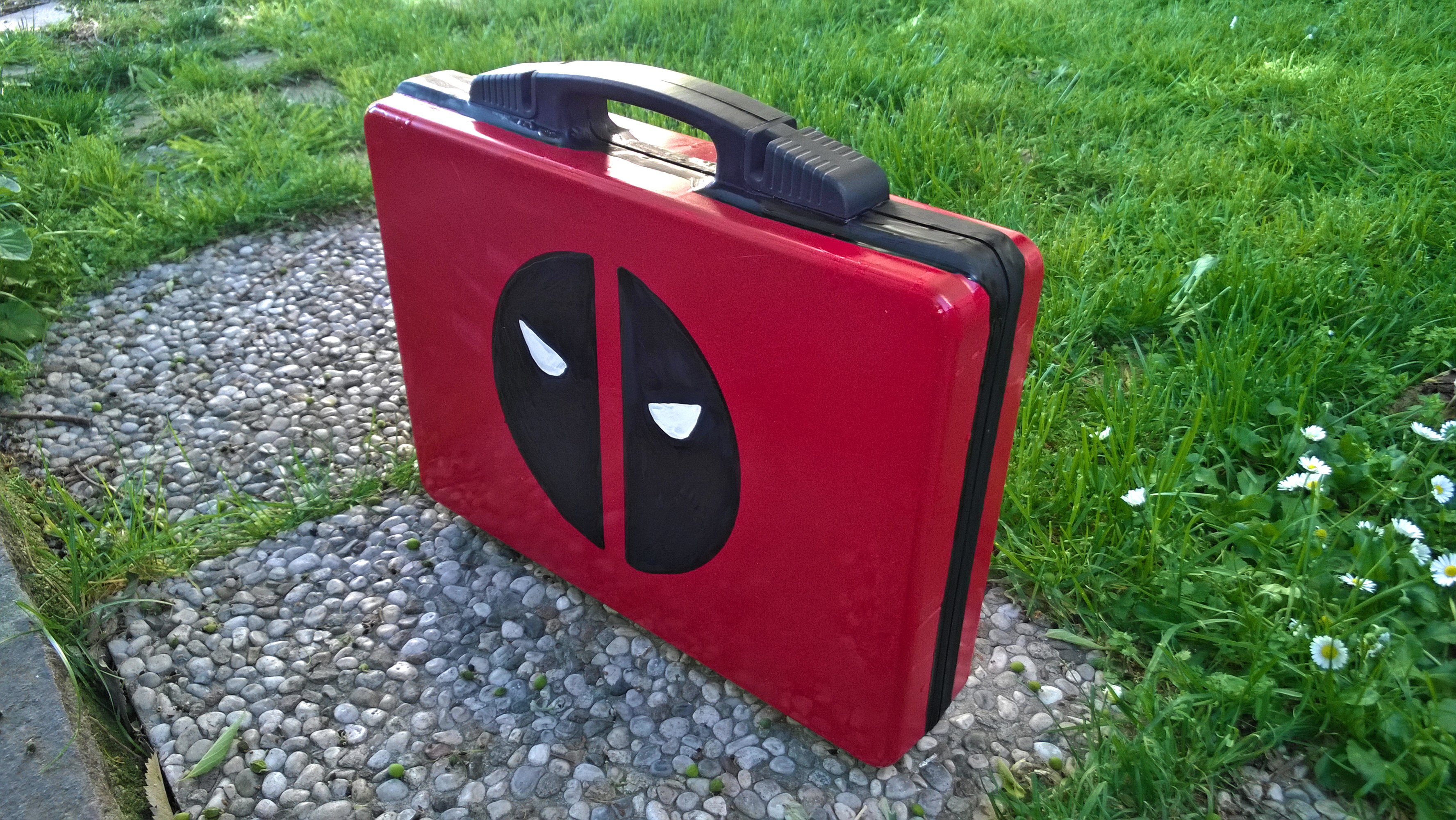 Detail Deadpool Suitcase Nomer 8