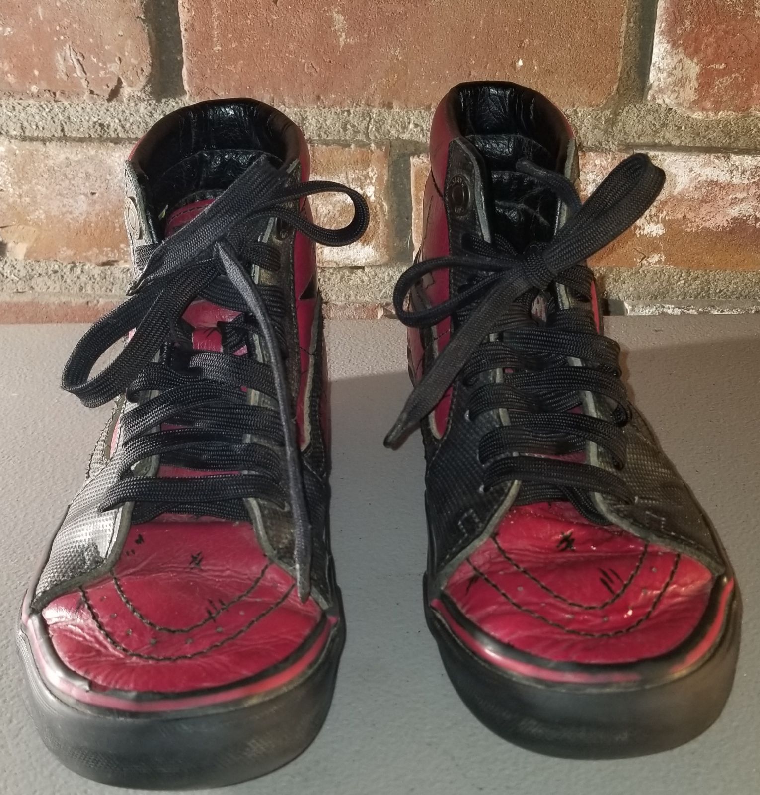 Detail Deadpool Vans Nomer 57