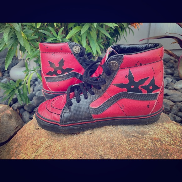 Detail Deadpool Vans Shoes Nomer 43