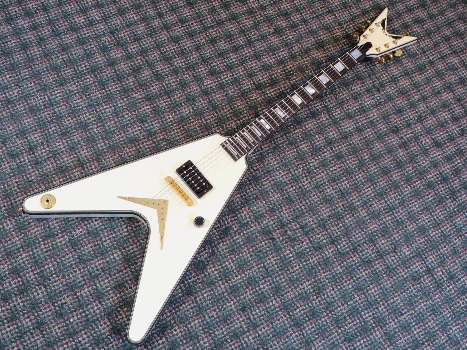 Detail Dean Flying V Nomer 5