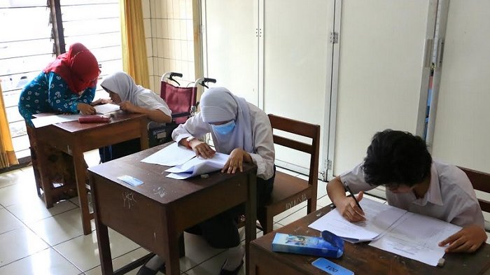 Detail Gambar Pukul Lonceng Sekolah Nomer 28