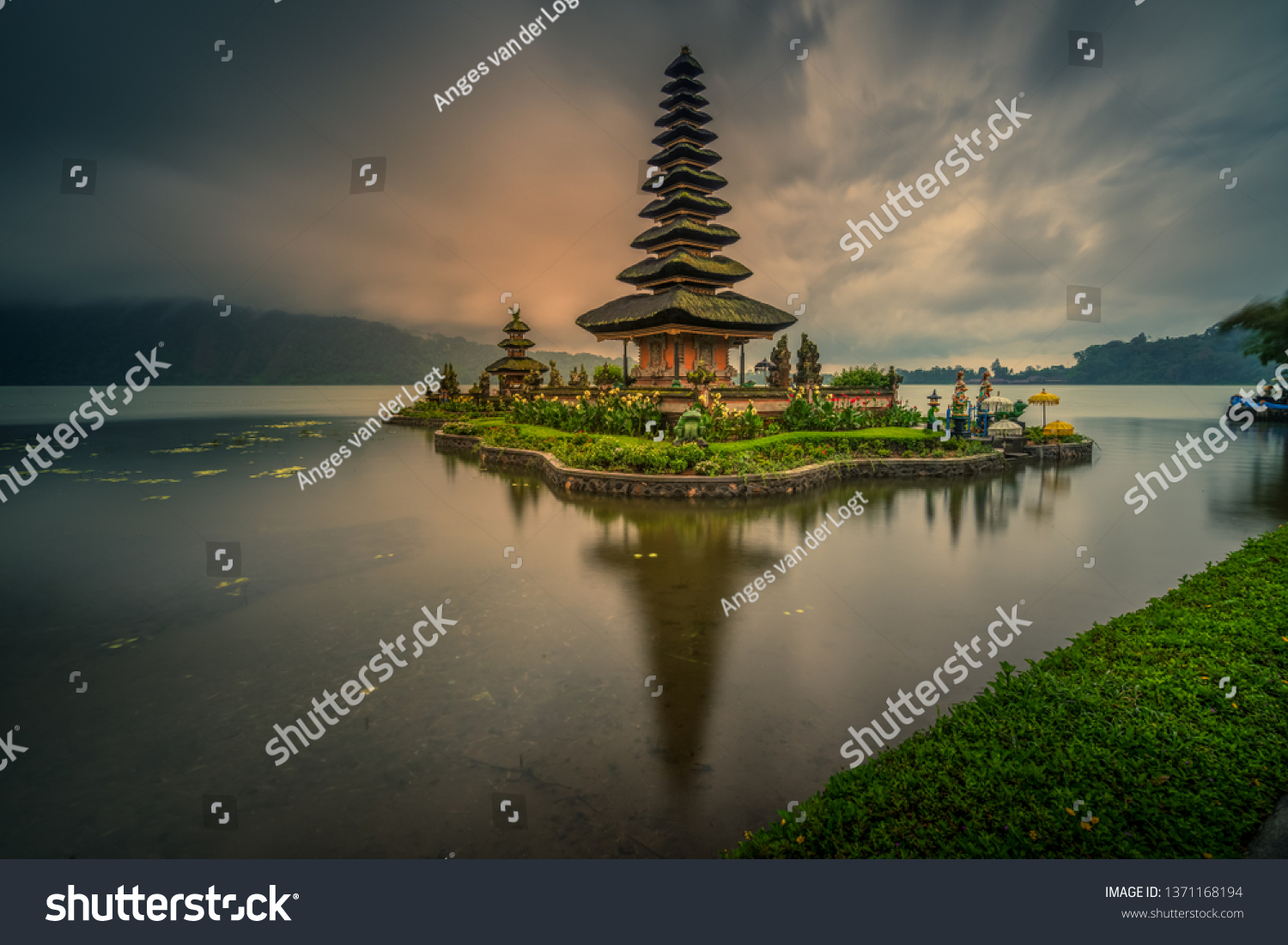 Detail Gambar Pura Danau Beratan Nomer 20