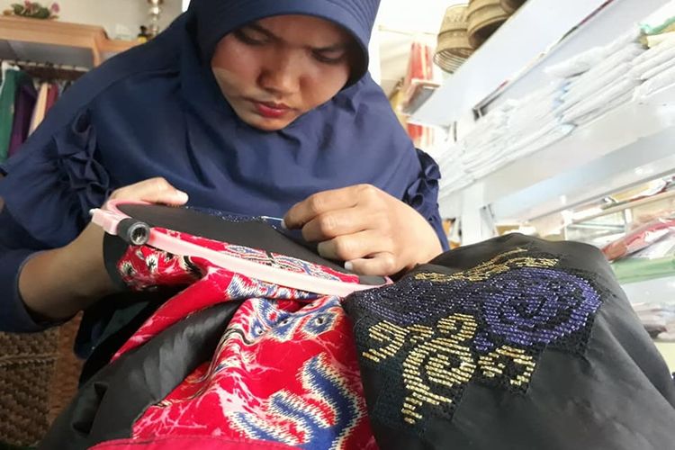 Detail Gambar Ragam Hias Pada Bahan Tekstil Nomer 19