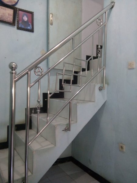 Detail Gambar Railing Tangga Stainless Minimalis Nomer 8