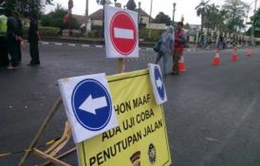 Detail Gambar Rambu Lalu Lintas Gambar Rambu Pekerjaan Jalan Nomer 14