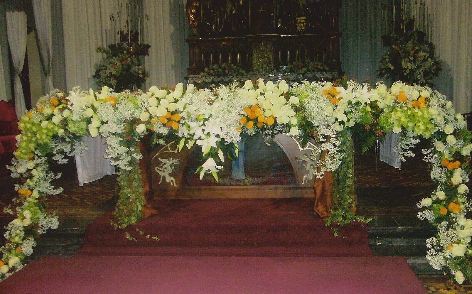 Detail Gambar Rangkaian Bunga Altar Gereja Nomer 7