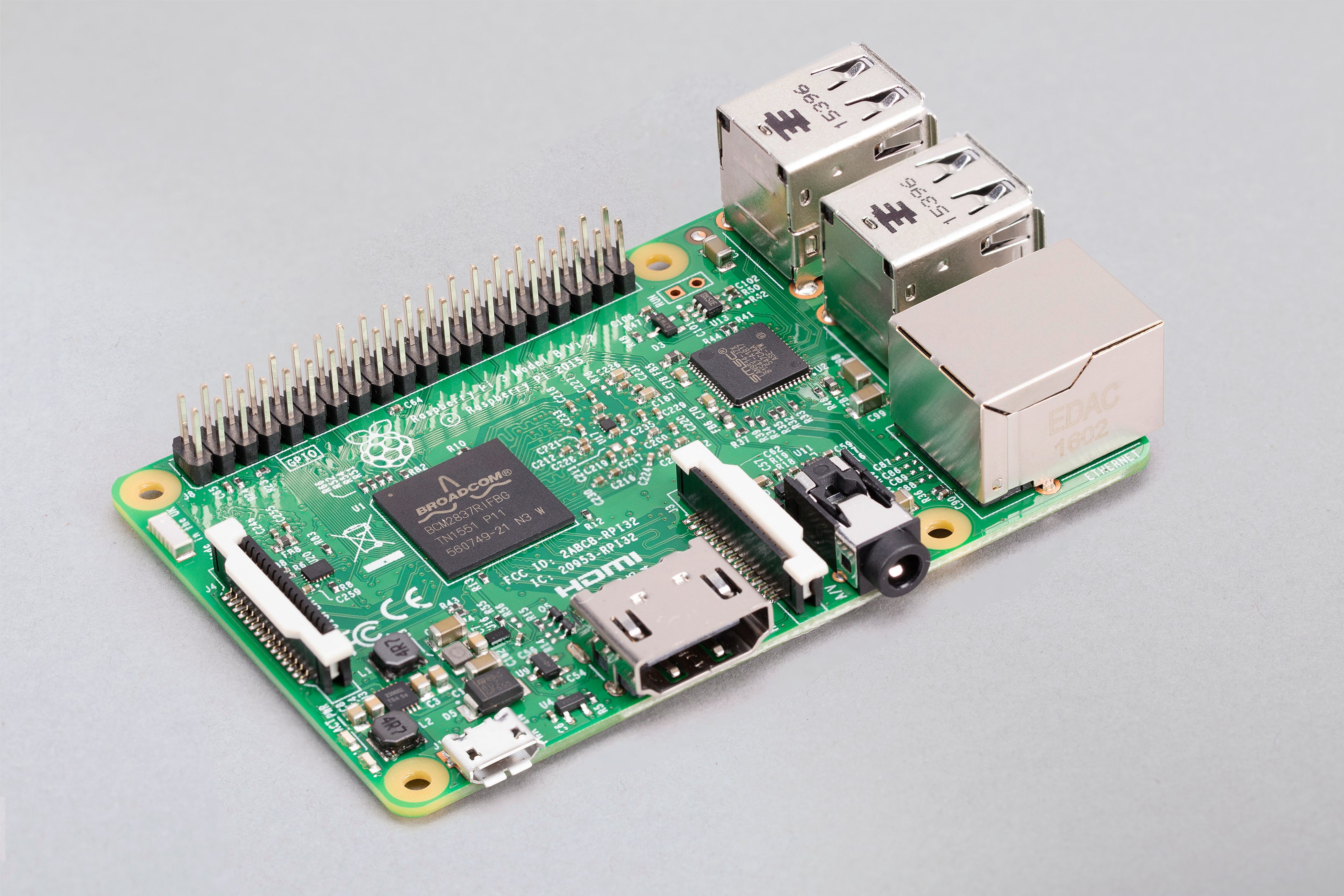 Gambar Raspberry Pi 3 - KibrisPDR