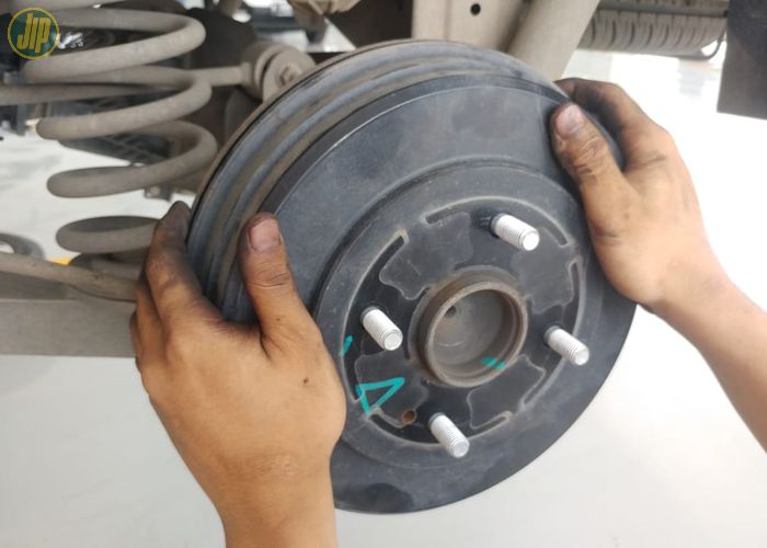 Detail Gambar Rem Tromol Mobil Gambar Busi Mobil Nomer 7