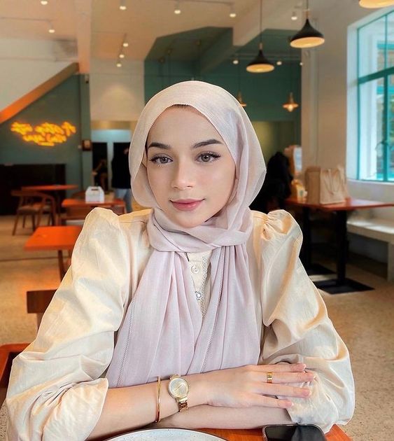 Detail Gambar Remaja Perempuan Muslimah Berpakaian Seragam Sangat Ketat Nomer 19